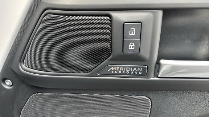 Land Rover Defender 3.0 D250 X-Dynamic HSE 110 5dr Auto Diesel Estate - Image 36